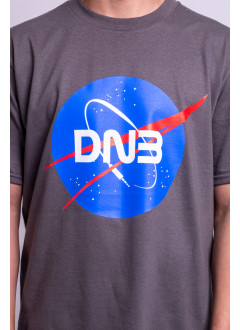 MEN´S T-SHIRT DNB WEAR NASA GREY